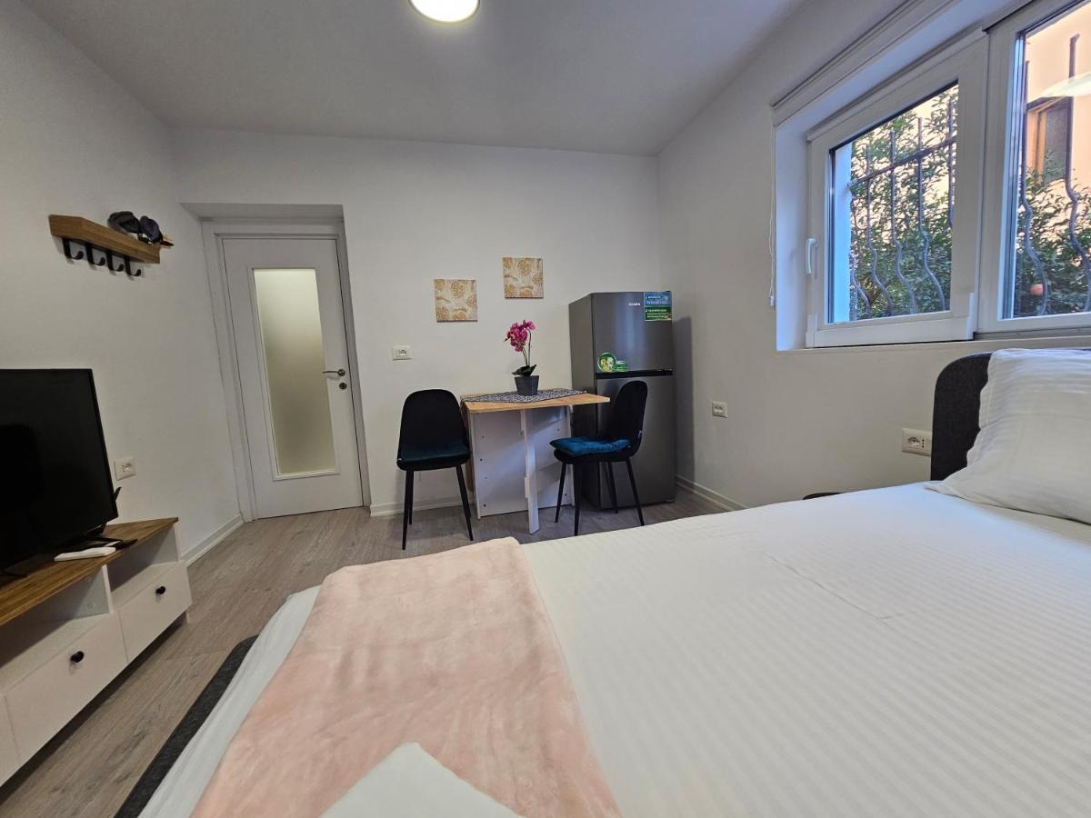 Tiny Rose Studio 地拉那 外观 照片
